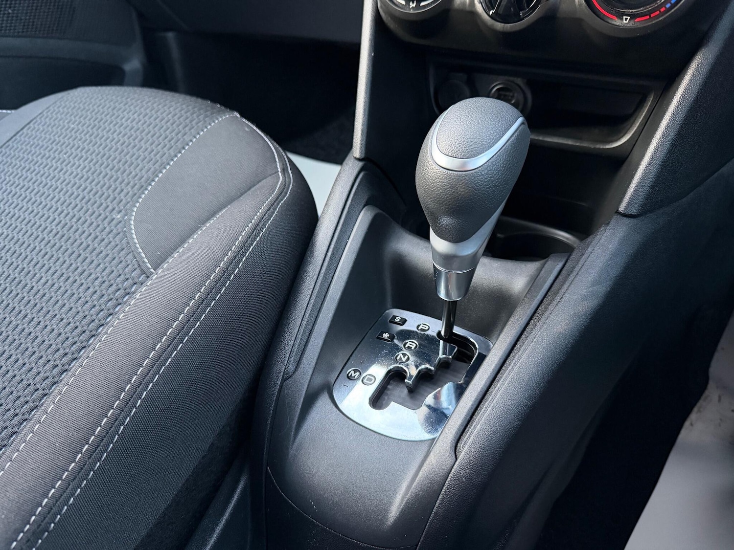 Used Peugeot 208 2017 for sale - 77109009: Photo 12