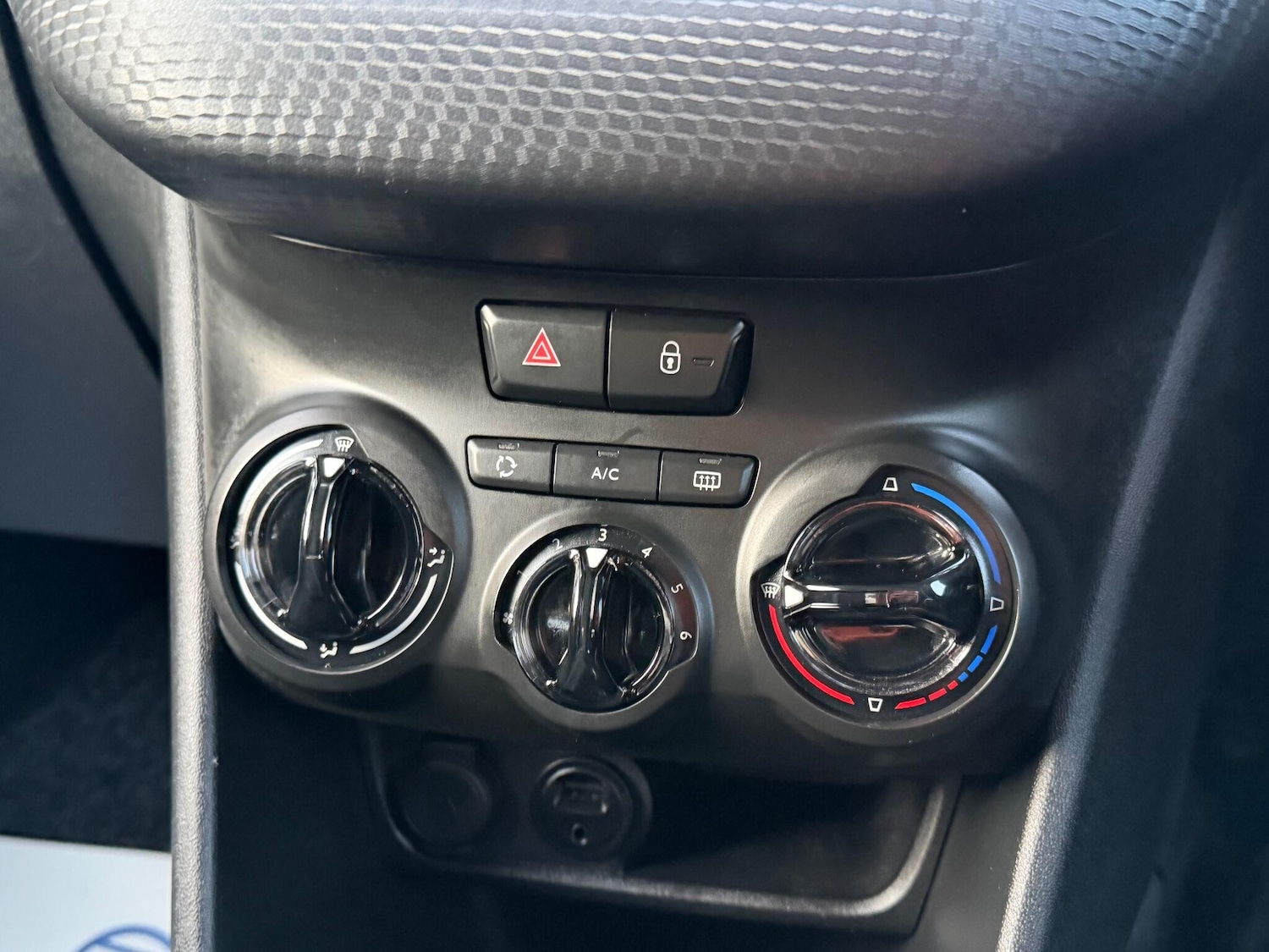 Used Peugeot 208 2017 for sale - 77109009: Photo 23