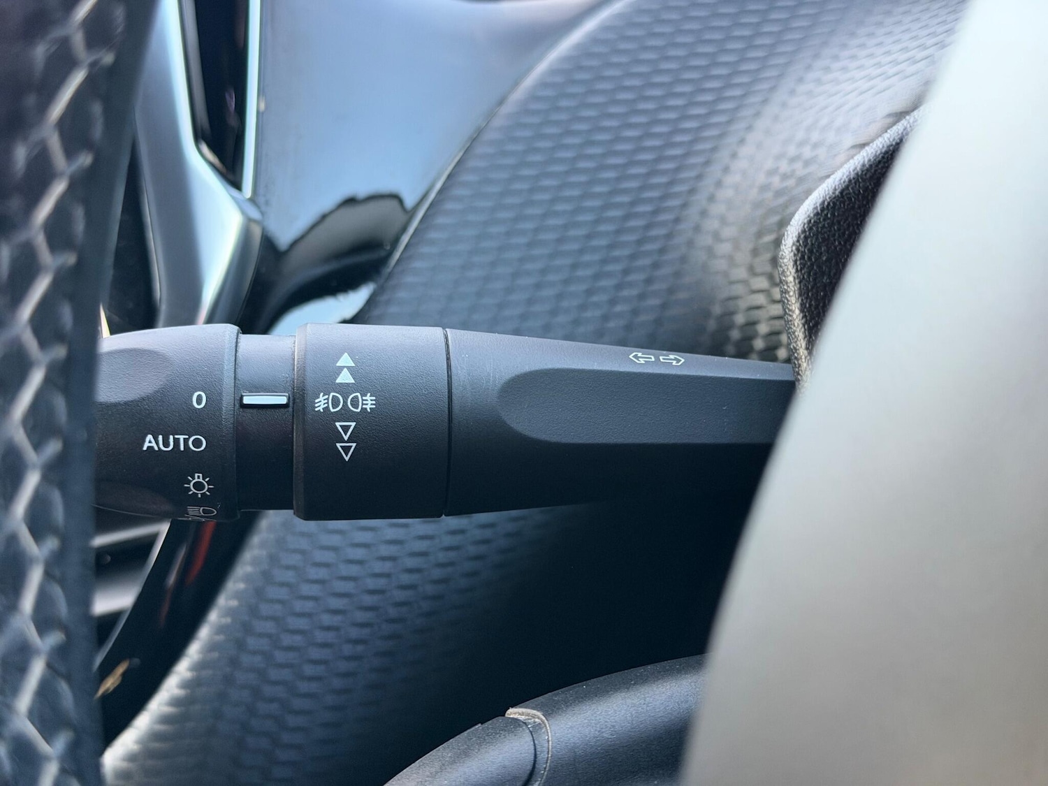 Used Peugeot 208 2017 for sale - 77109009: Photo 26