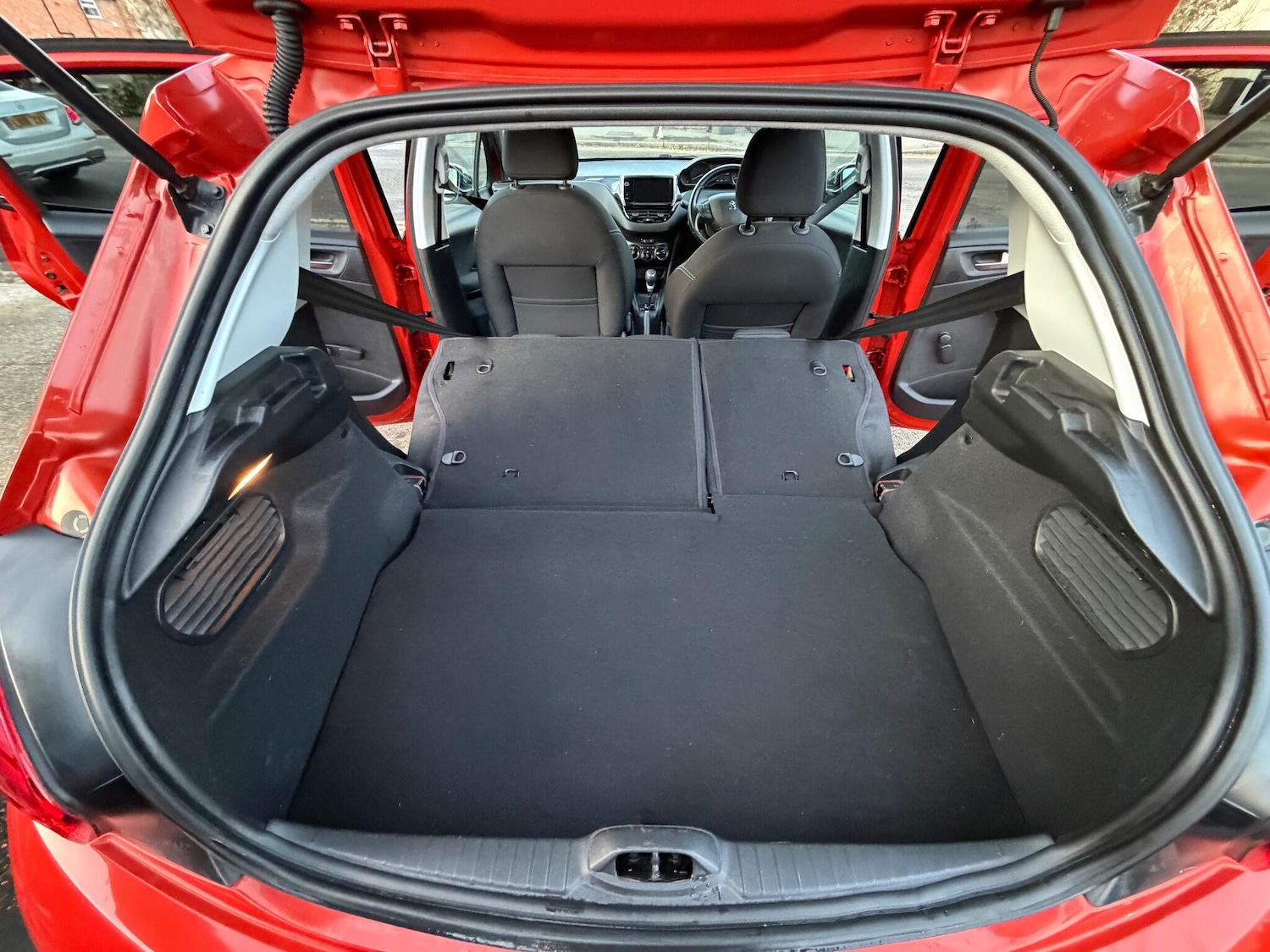 Used Peugeot 208 2017 for sale - 77109009: Photo 45