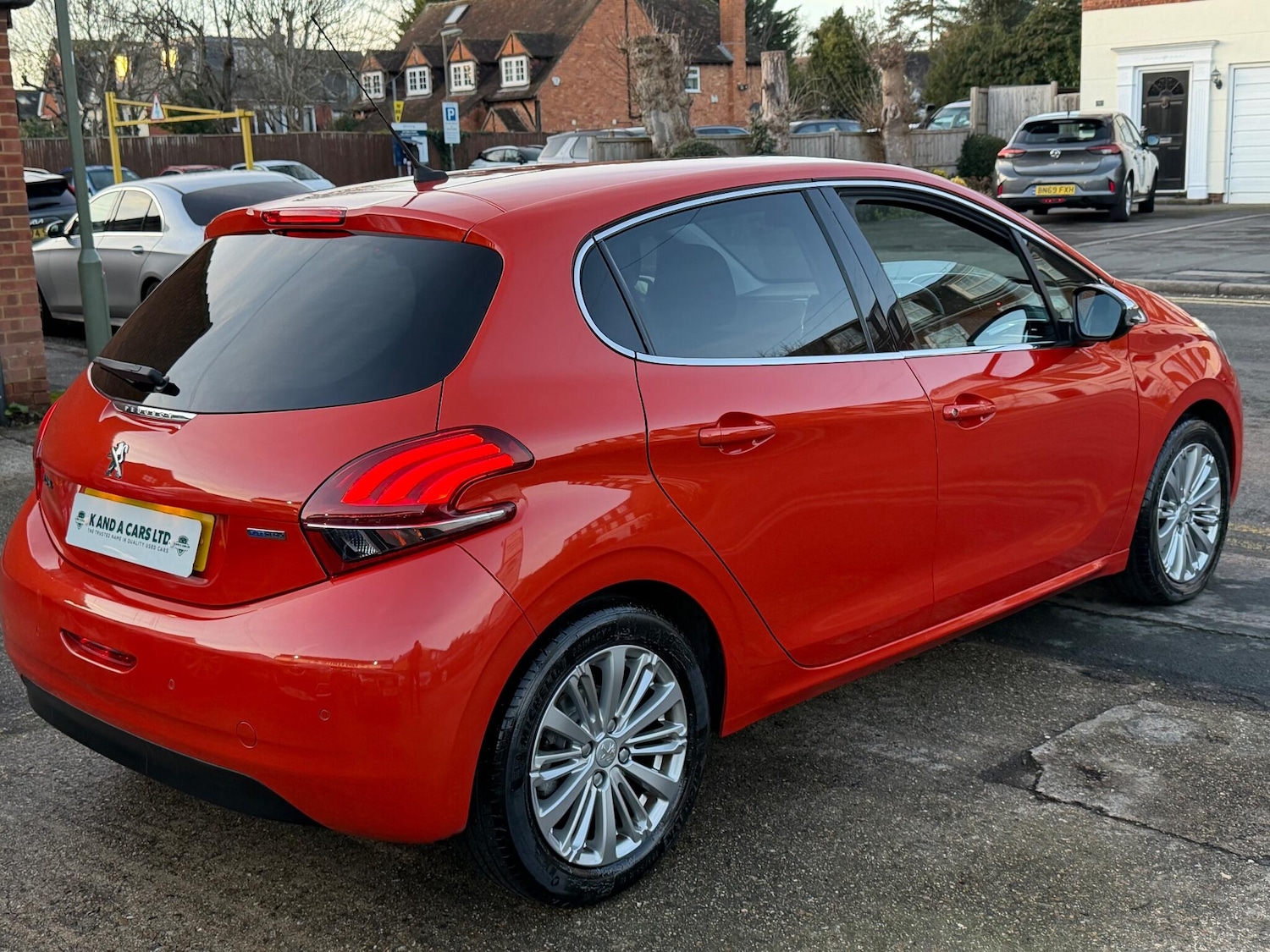 Used Peugeot 208 2017 for sale - 77109009: Photo 8