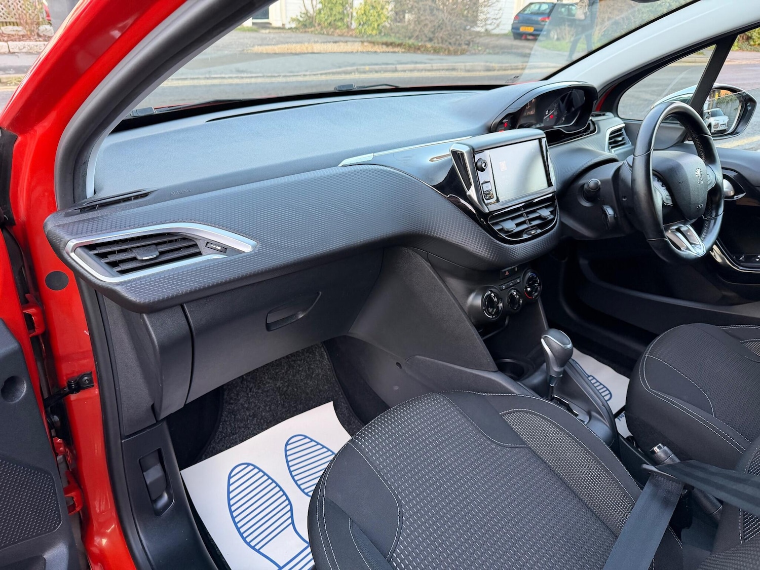 Used Peugeot 208 2017 for sale - 77109009: Photo 9