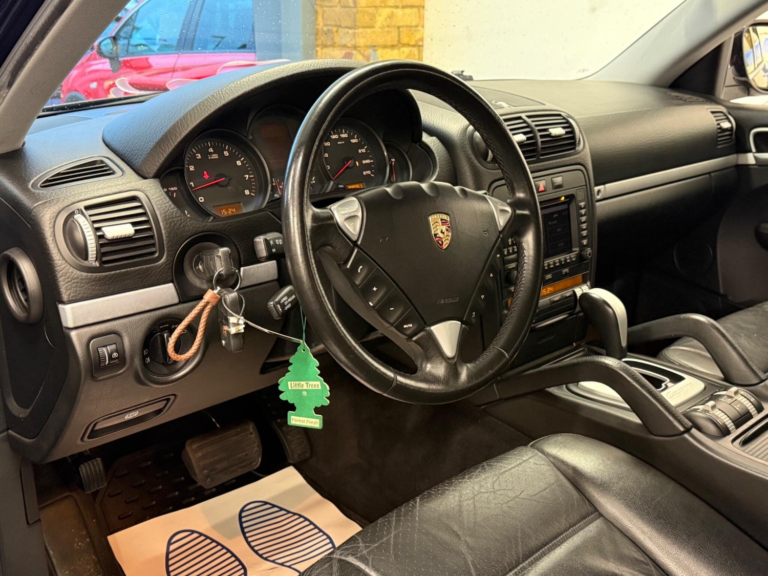 Used Porsche Cayenne 2015 for sale - 77854068: Photo 31