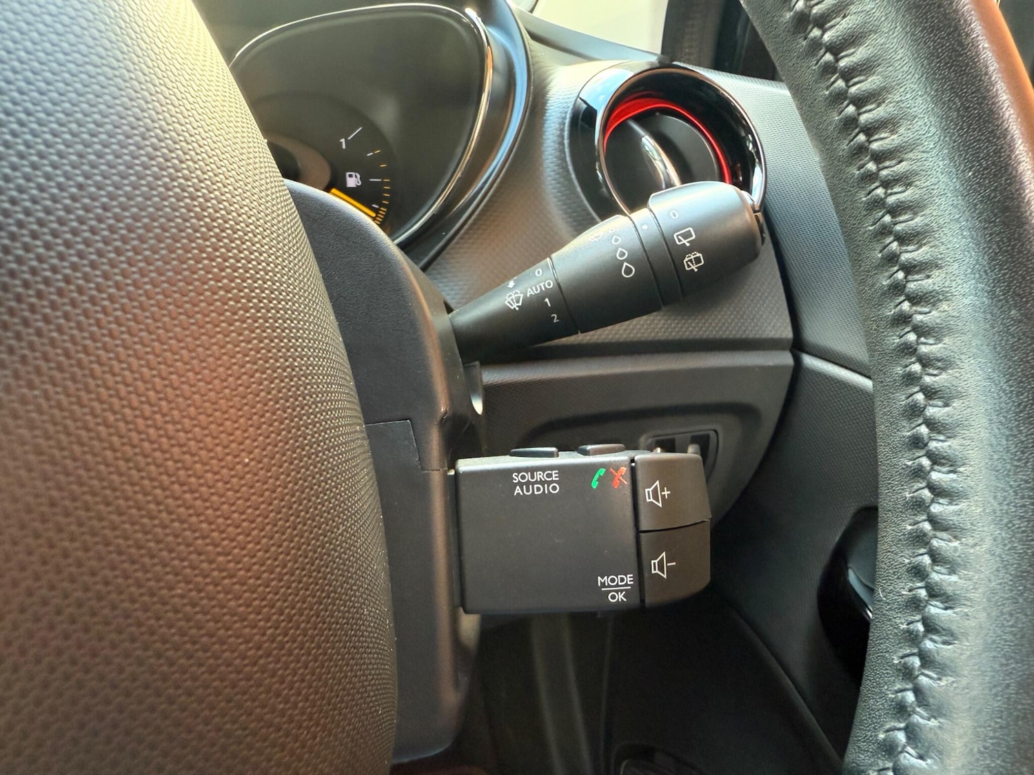 Used Renault Captur 2015 for sale - 76561225: Photo 19