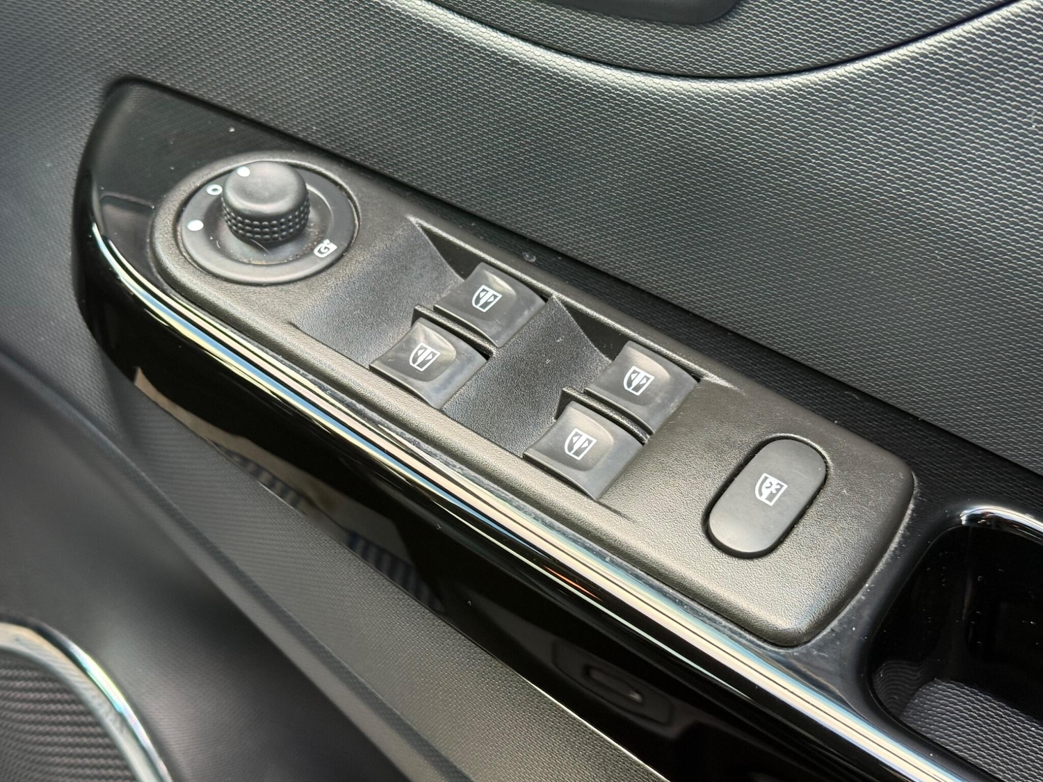 Used Renault Captur 2015 for sale - 76561225: Photo 28