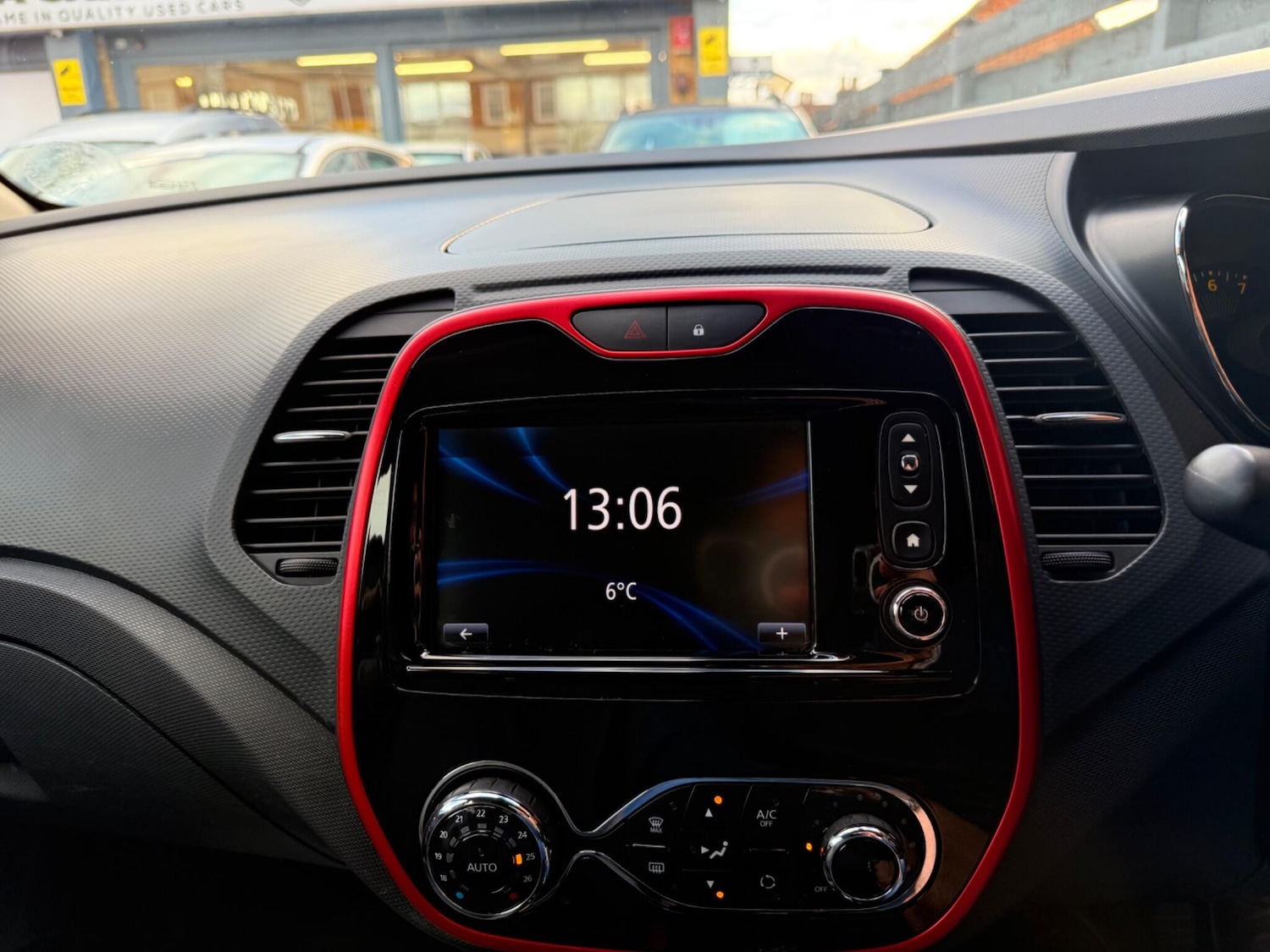 Used Renault Captur 2015 for sale - 76561225: Photo 35