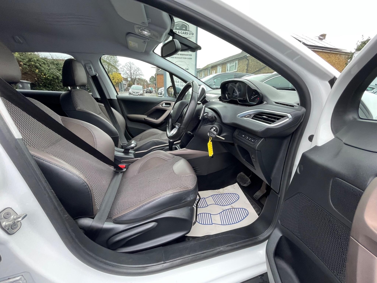 Used Peugeot 2008 2015 for sale - 76802324: Photo 12