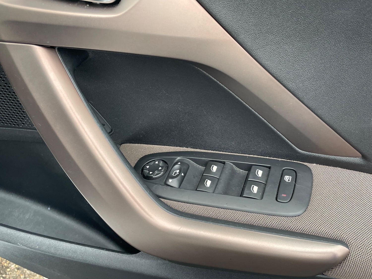 Used Peugeot 2008 2015 for sale - 76802324: Photo 17