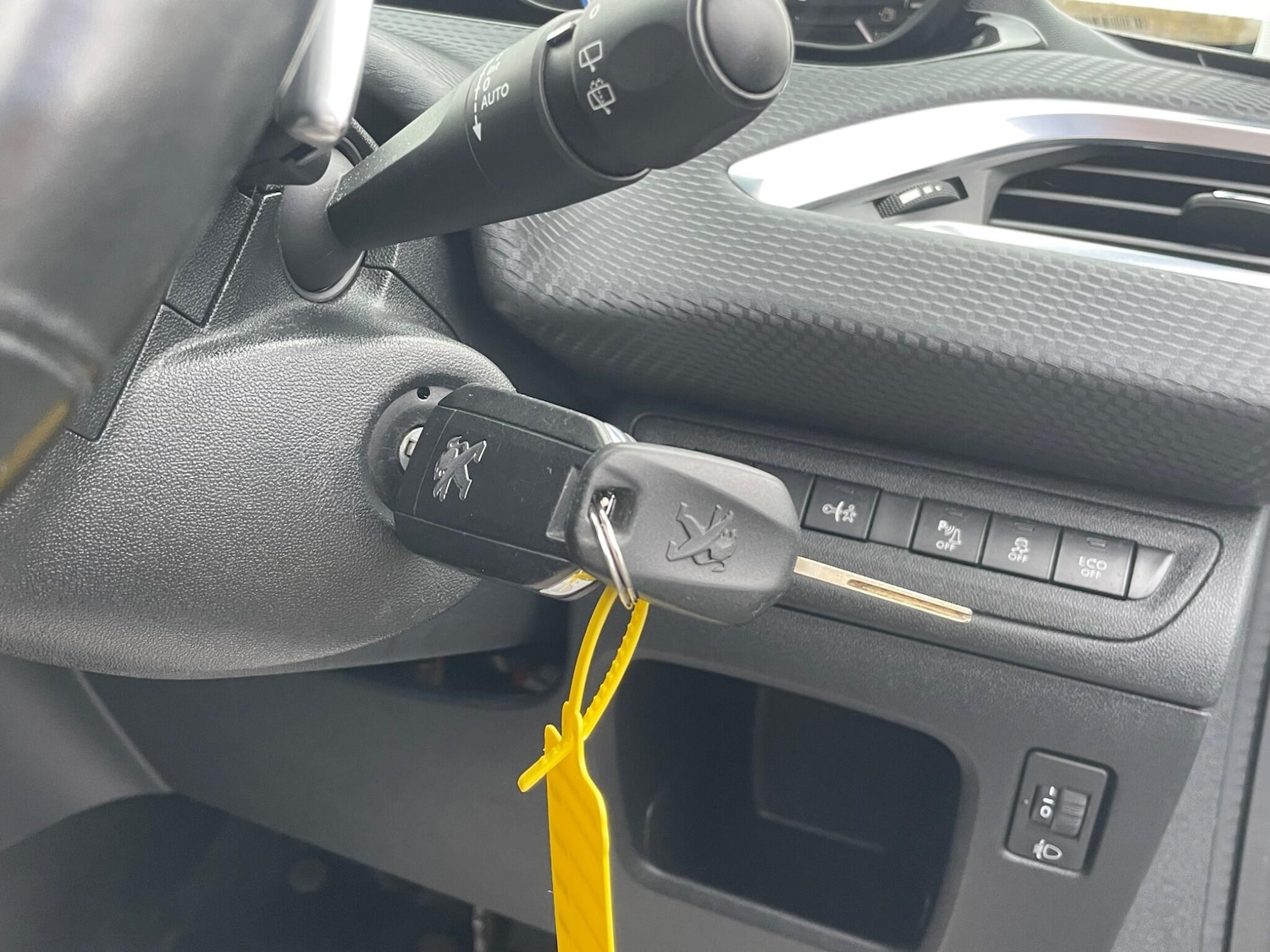 Used Peugeot 2008 2015 for sale - 76802324: Photo 18