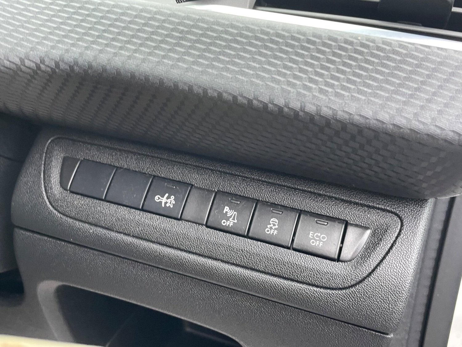 Used Peugeot 2008 2015 for sale - 76802324: Photo 23