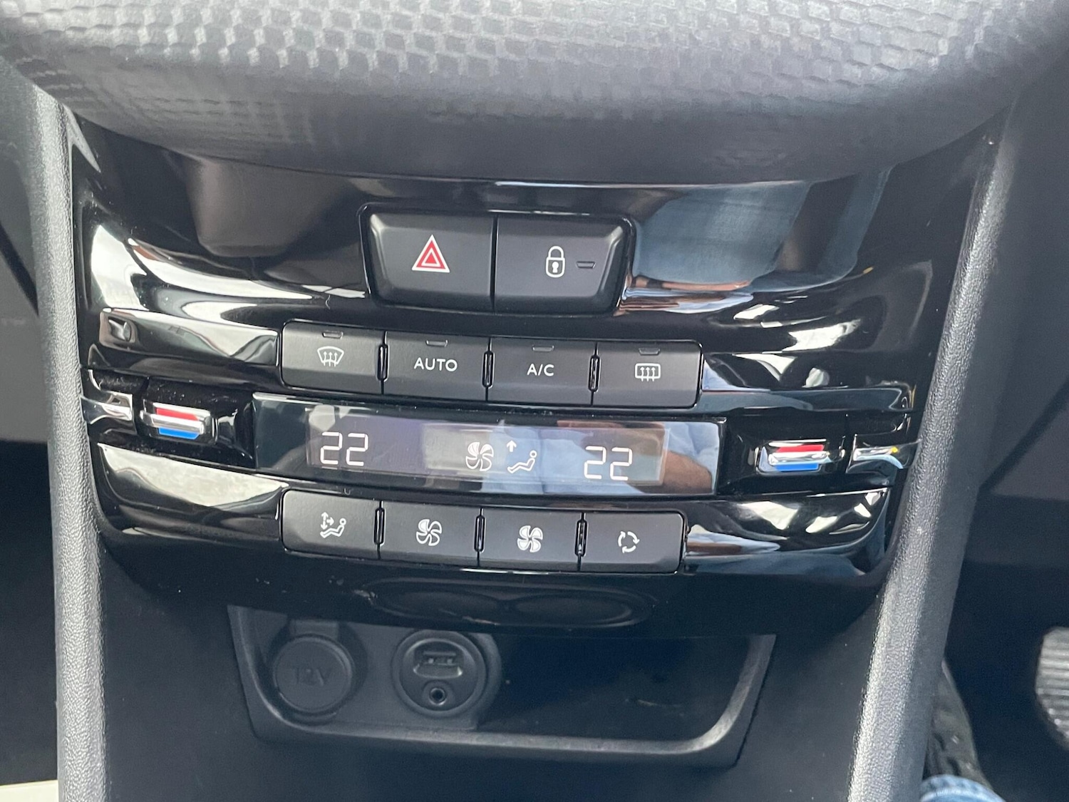 Used Peugeot 2008 2015 for sale - 76802324: Photo 44