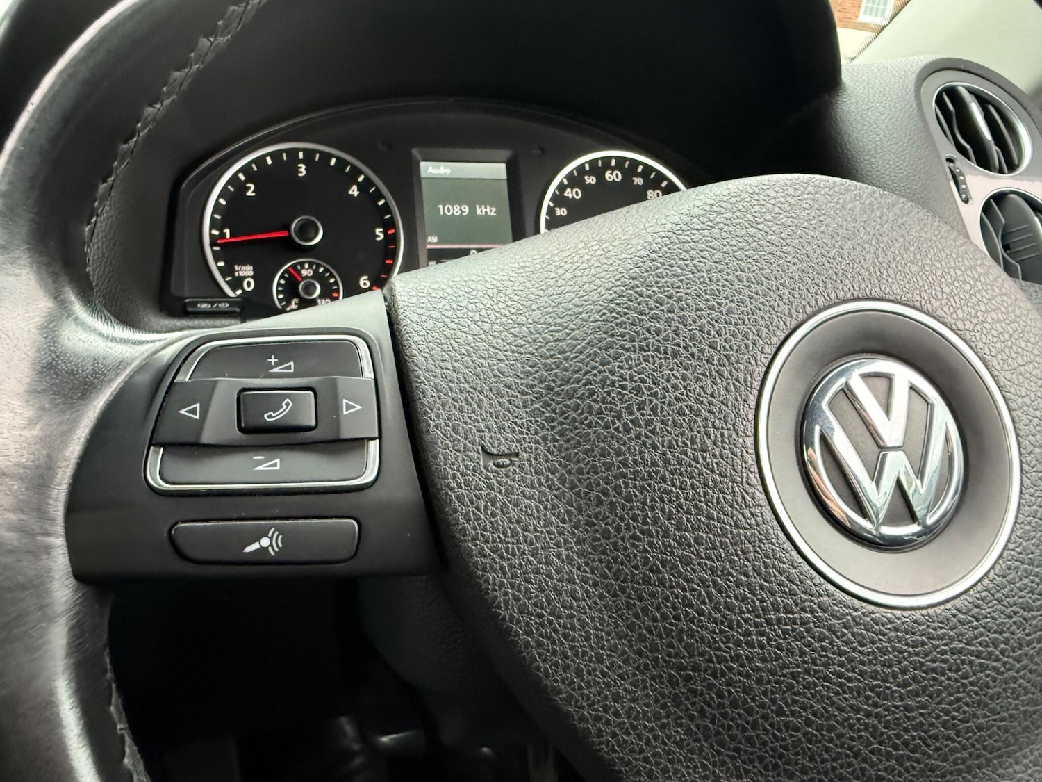 Used Volkswagen Tiguan 2012 for sale - 76728611: Photo 28