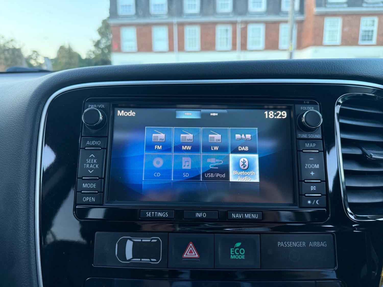 Used Mitsubishi Outlander 2015 for sale - 76987947: Photo 47