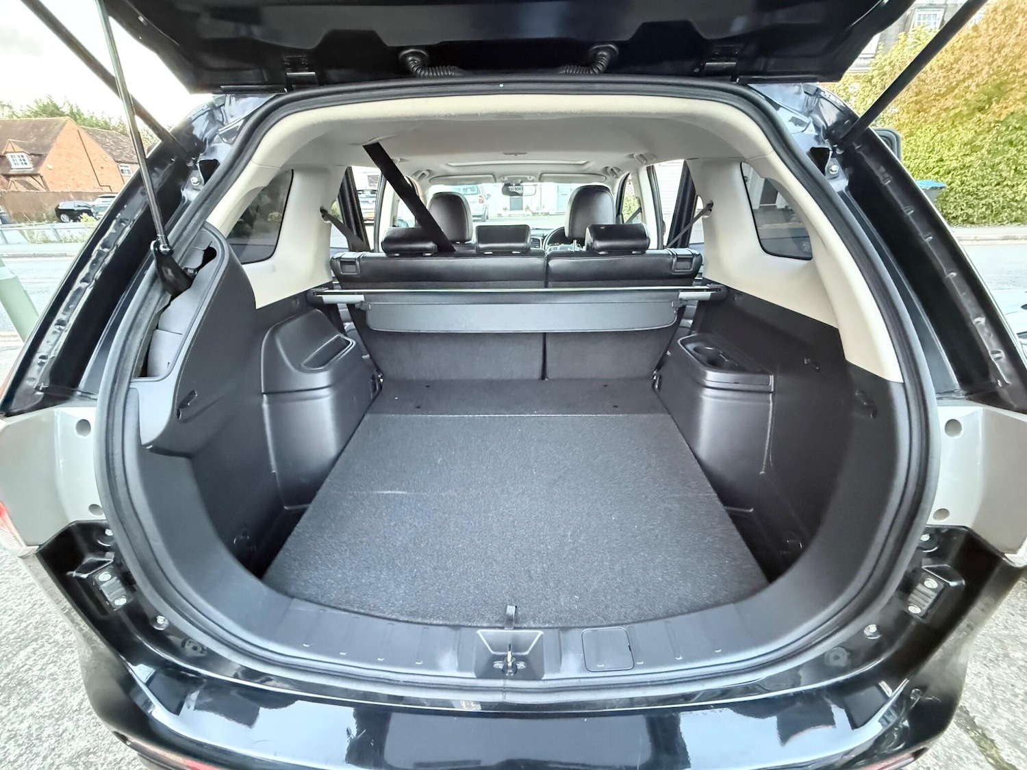 Used Mitsubishi Outlander 2015 for sale - 76987947: Photo 64