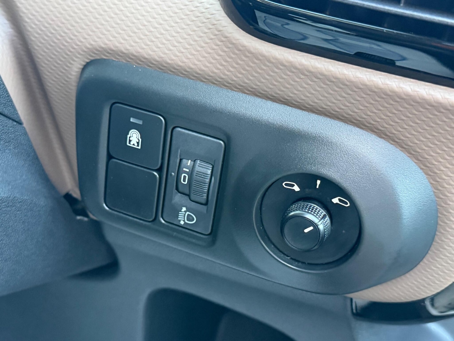 Used Citroen C4 Cactus 2015 for sale - 77060358: Photo 28