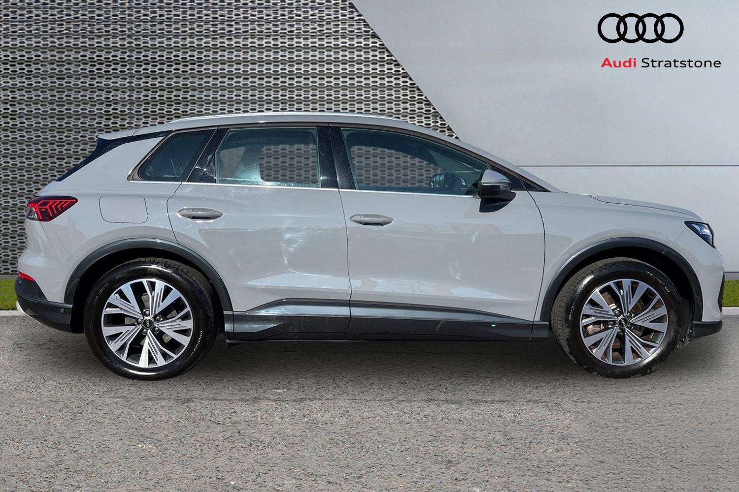 Used Audi Q4 e-tron 2023 for sale - 77995861: Photo 4