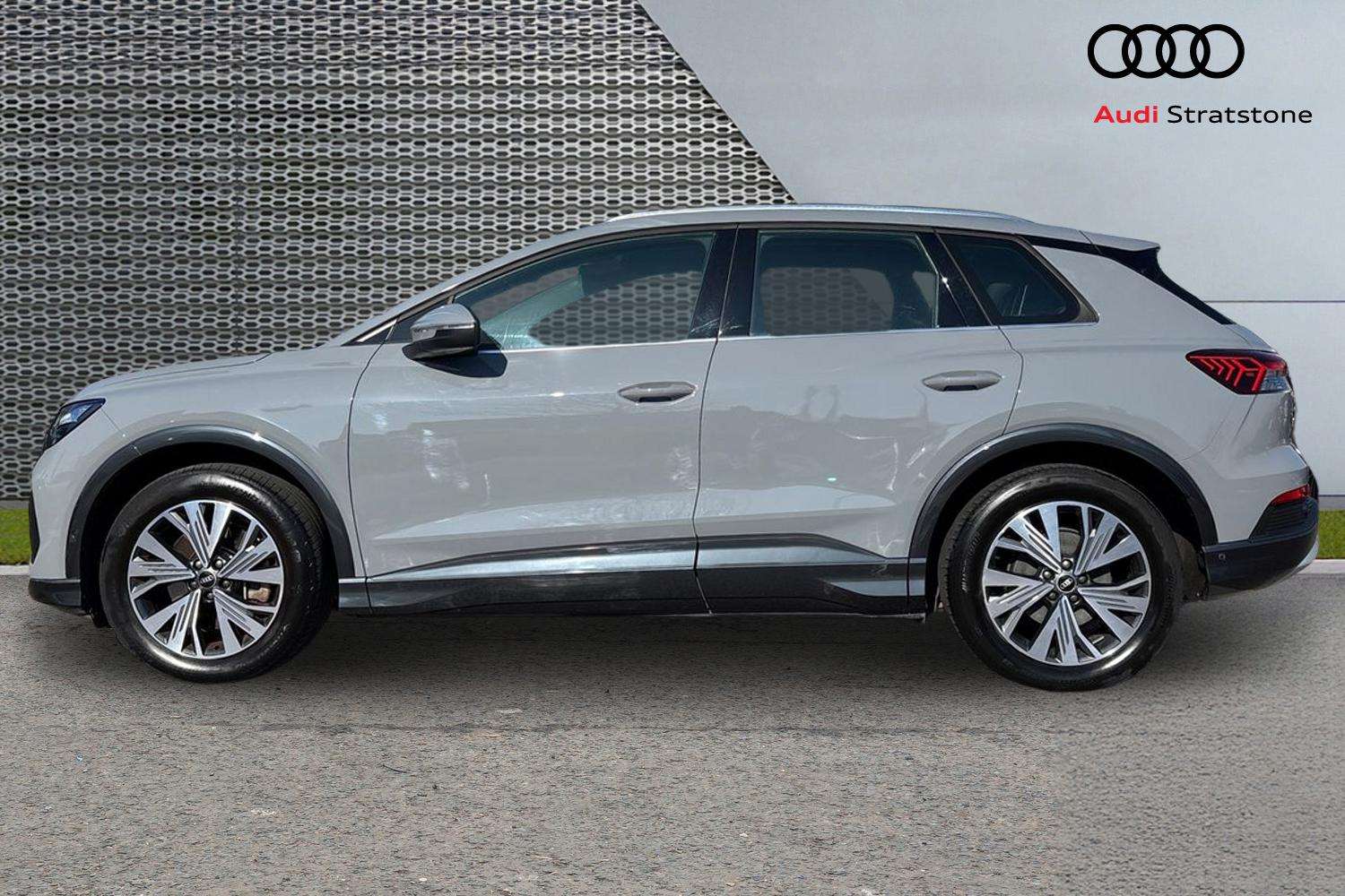 Used Audi Q4 e-tron 2023 for sale - 77995861: Photo 8