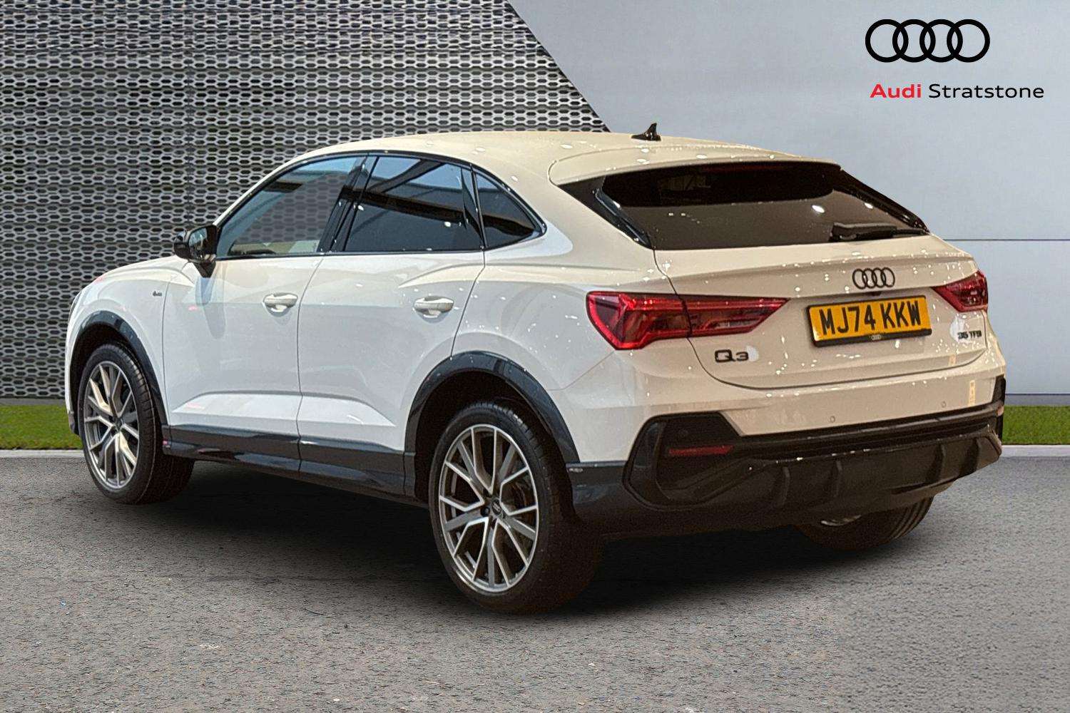 Used Audi Q3 2024 for sale - 76075407: Photo 3