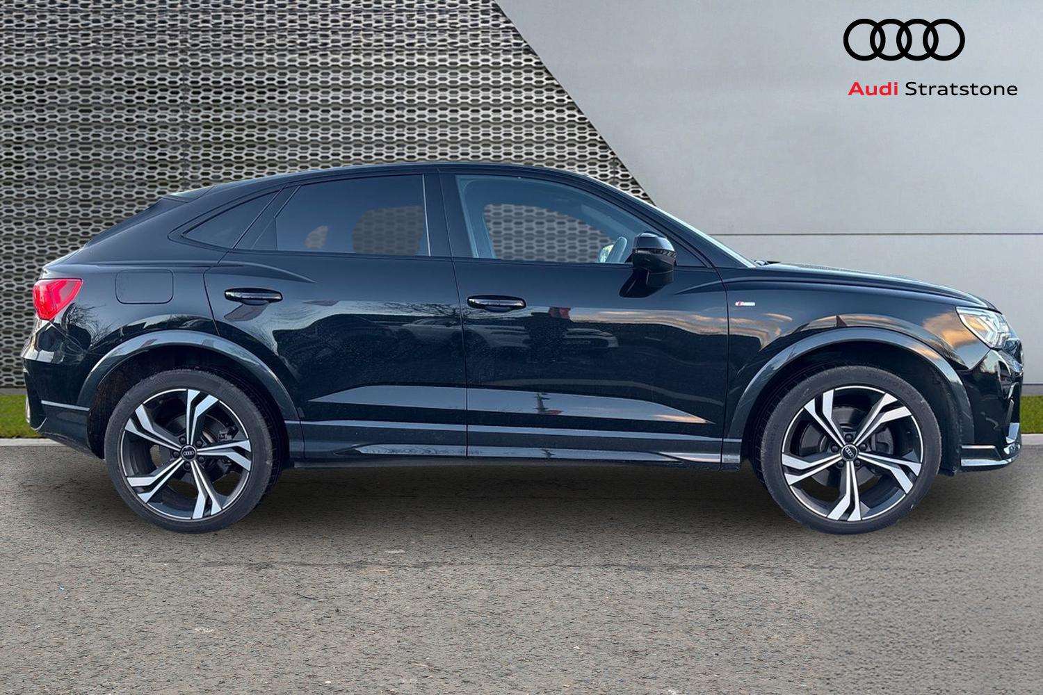 Used Audi Q3 2024 for sale - 77158616: Photo 4