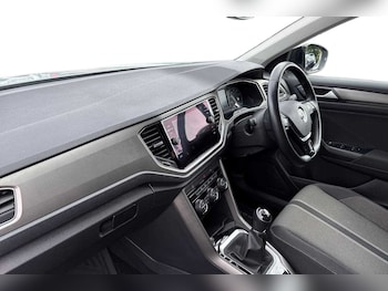 Used Volkswagen T-Roc 2020 for sale - 75626104: Photo