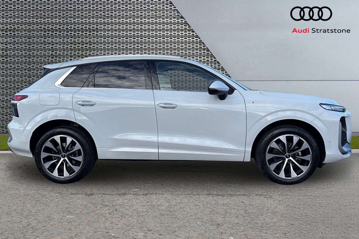 Used Audi Q3 2025 for sale - 77270059: Photo 4