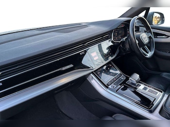 Used Audi Q7 2022 for sale - 77044104: Photo