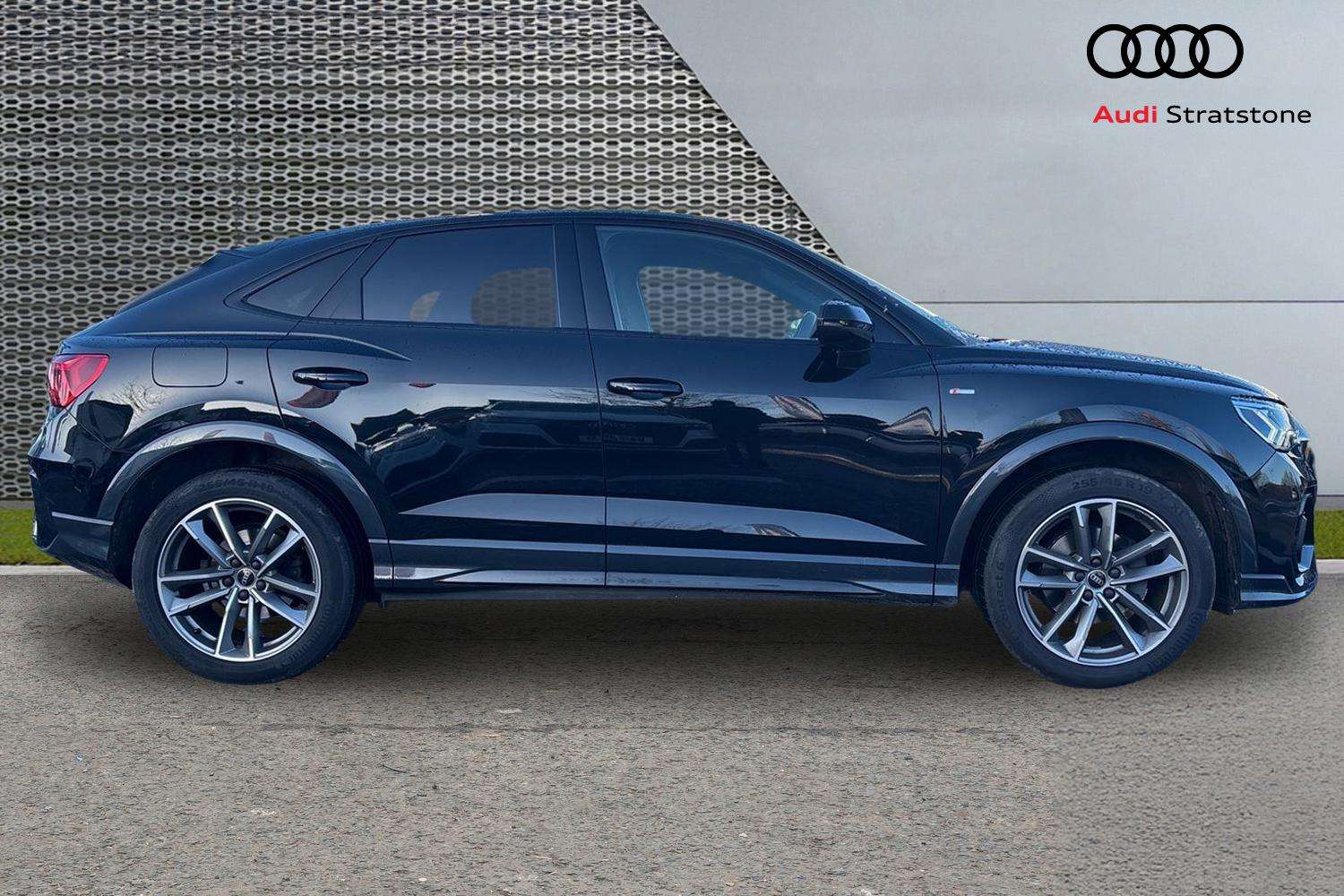 Used Audi Q3 2023 for sale - 77112325: Photo 4