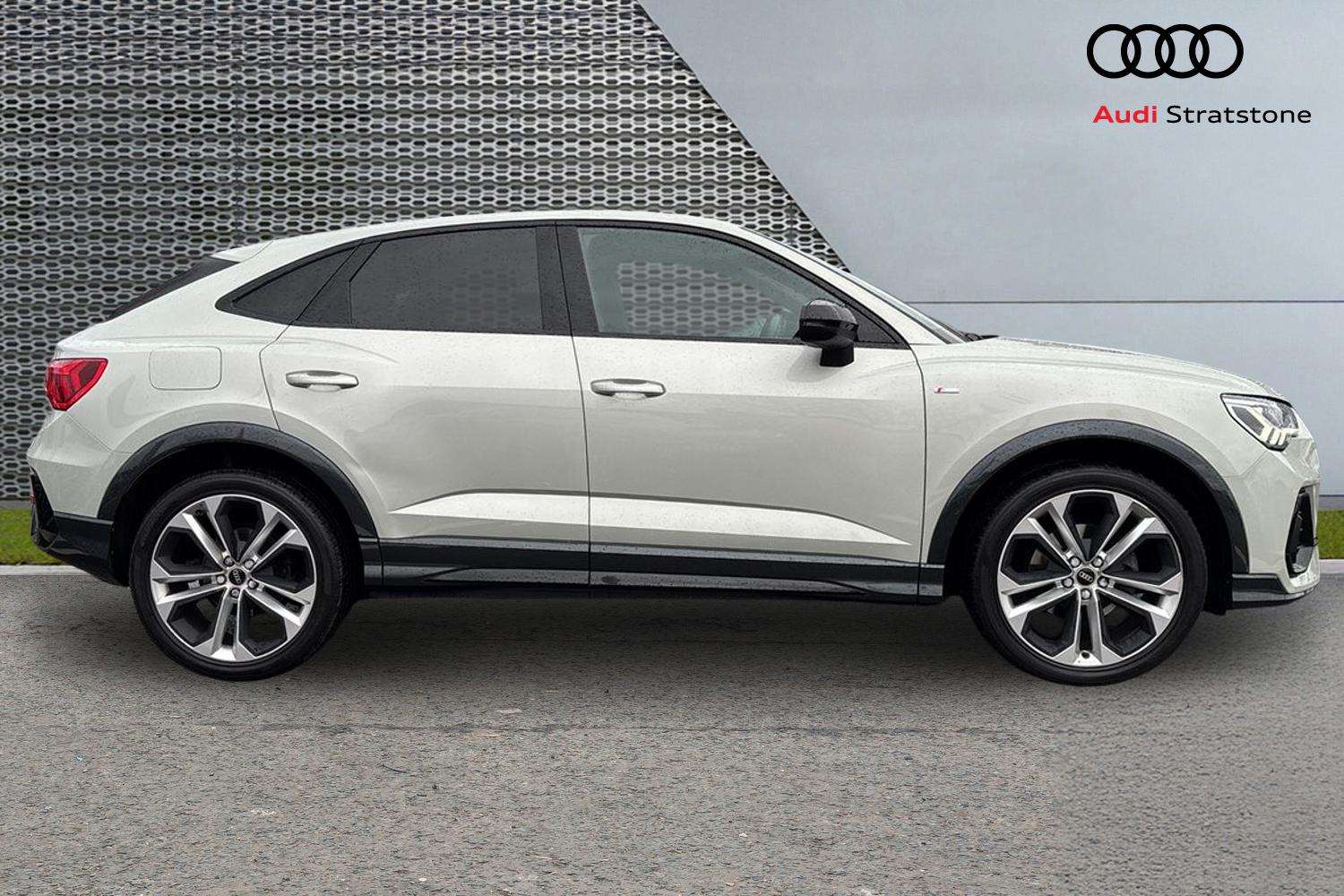 Used Audi Q3 2023 for sale - 77334051: Photo 4