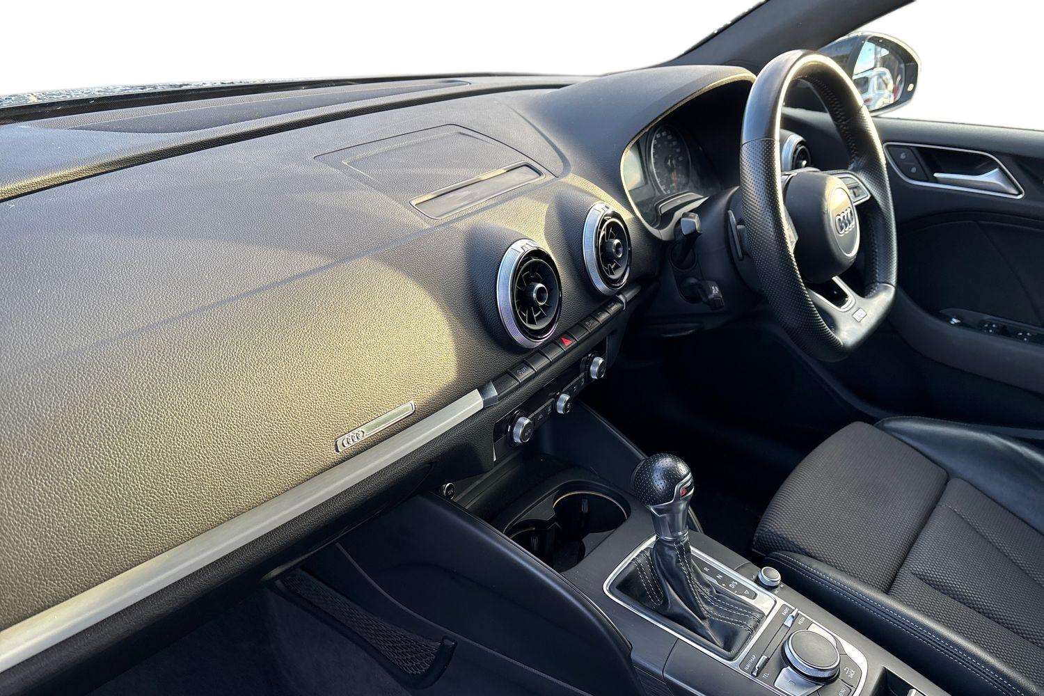 Used Audi A3 2018 for sale - 76732311: Photo 2