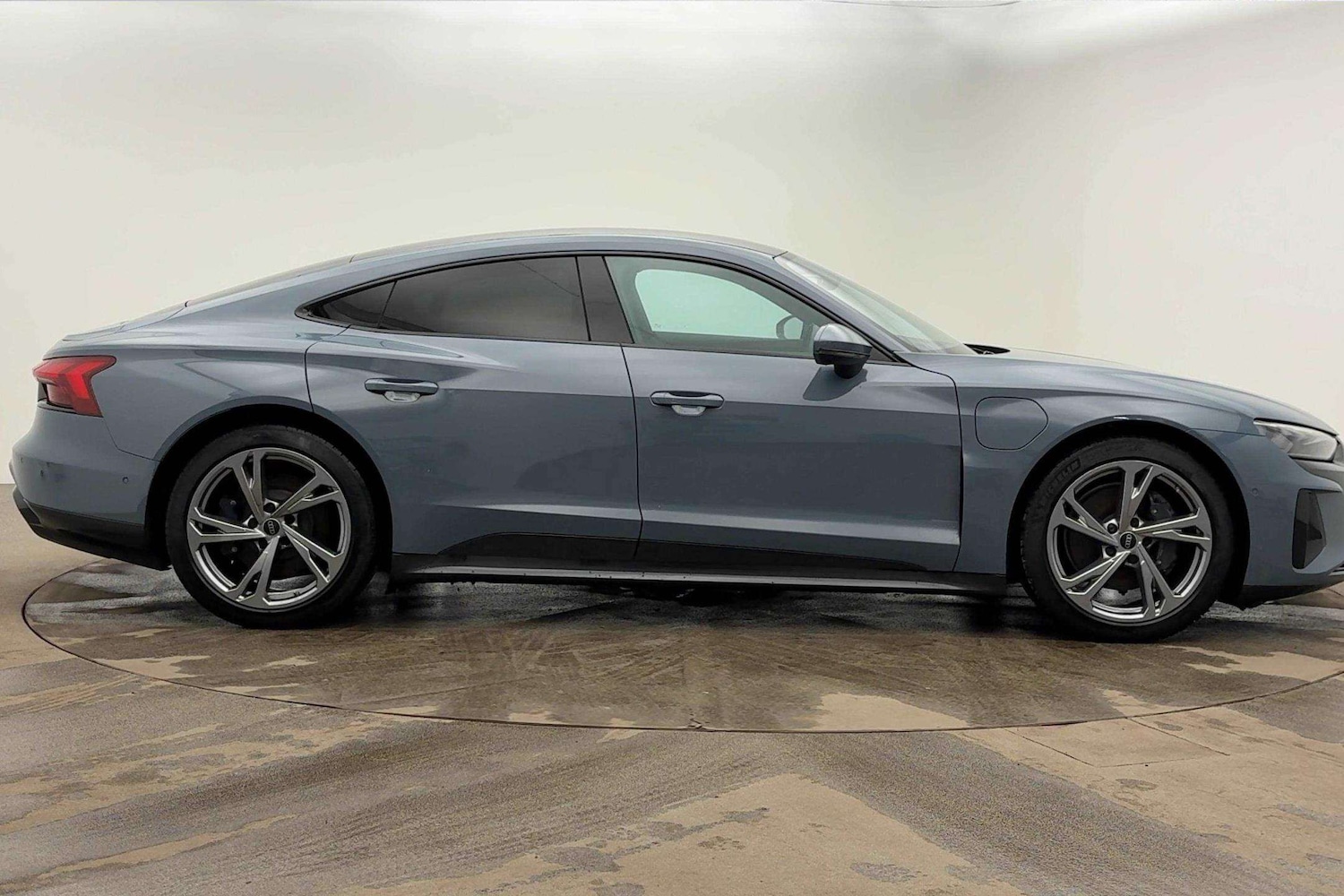 Used Audi e-tron GT 2023 for sale - 77270164: Photo 4