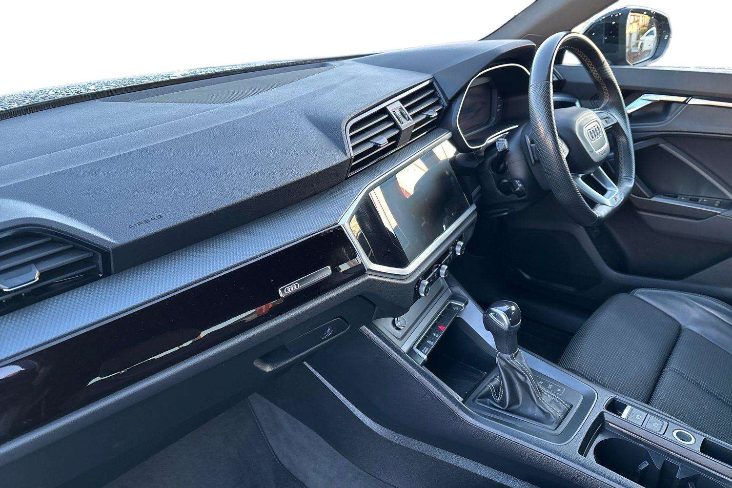 Used Audi Q3 2023 for sale - 77093283: Photo 2