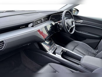 Used Audi Q8 2023 for sale - 76390591: Photo