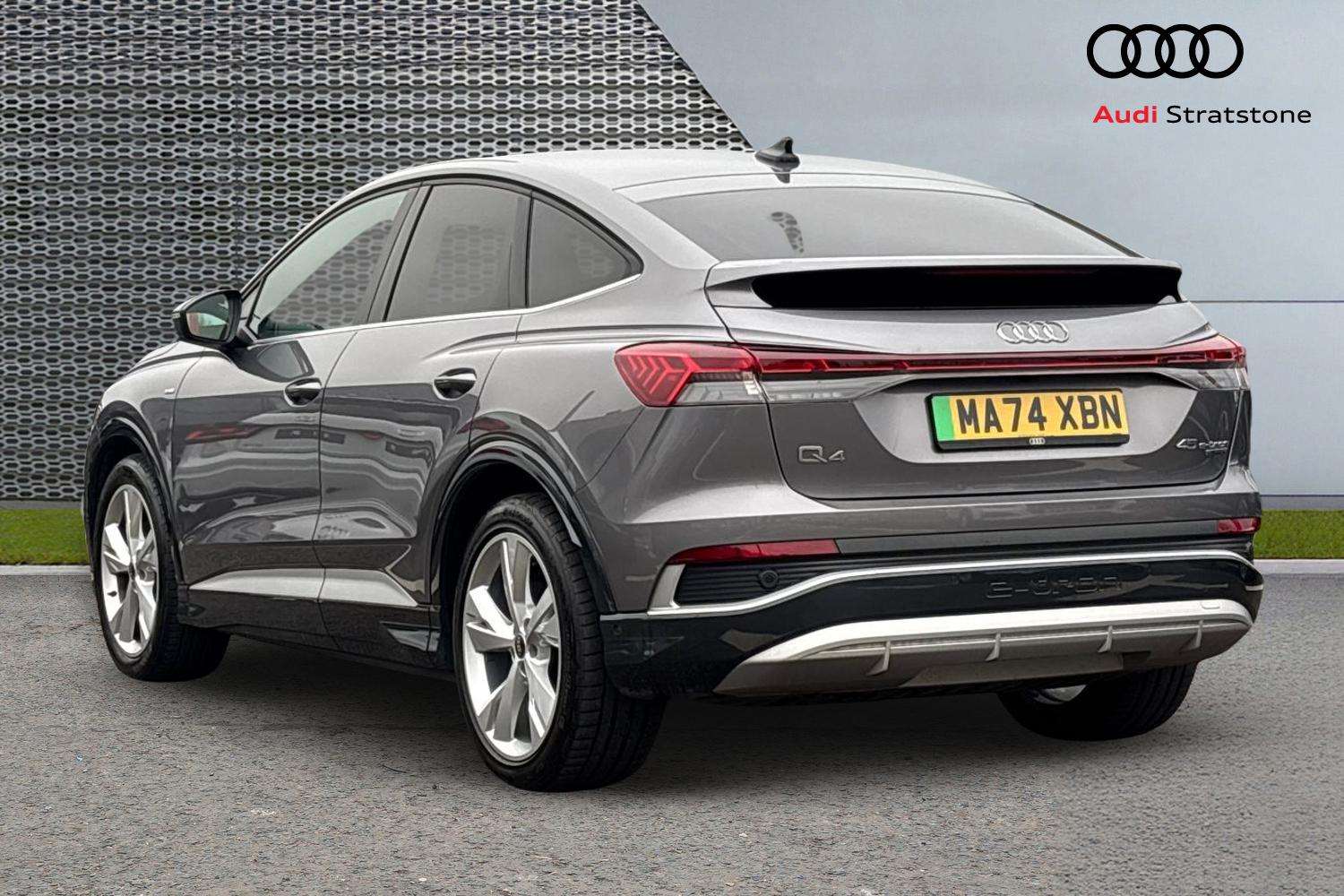 Used Audi Q4 e-tron 2024 for sale - 77842452: Photo 3