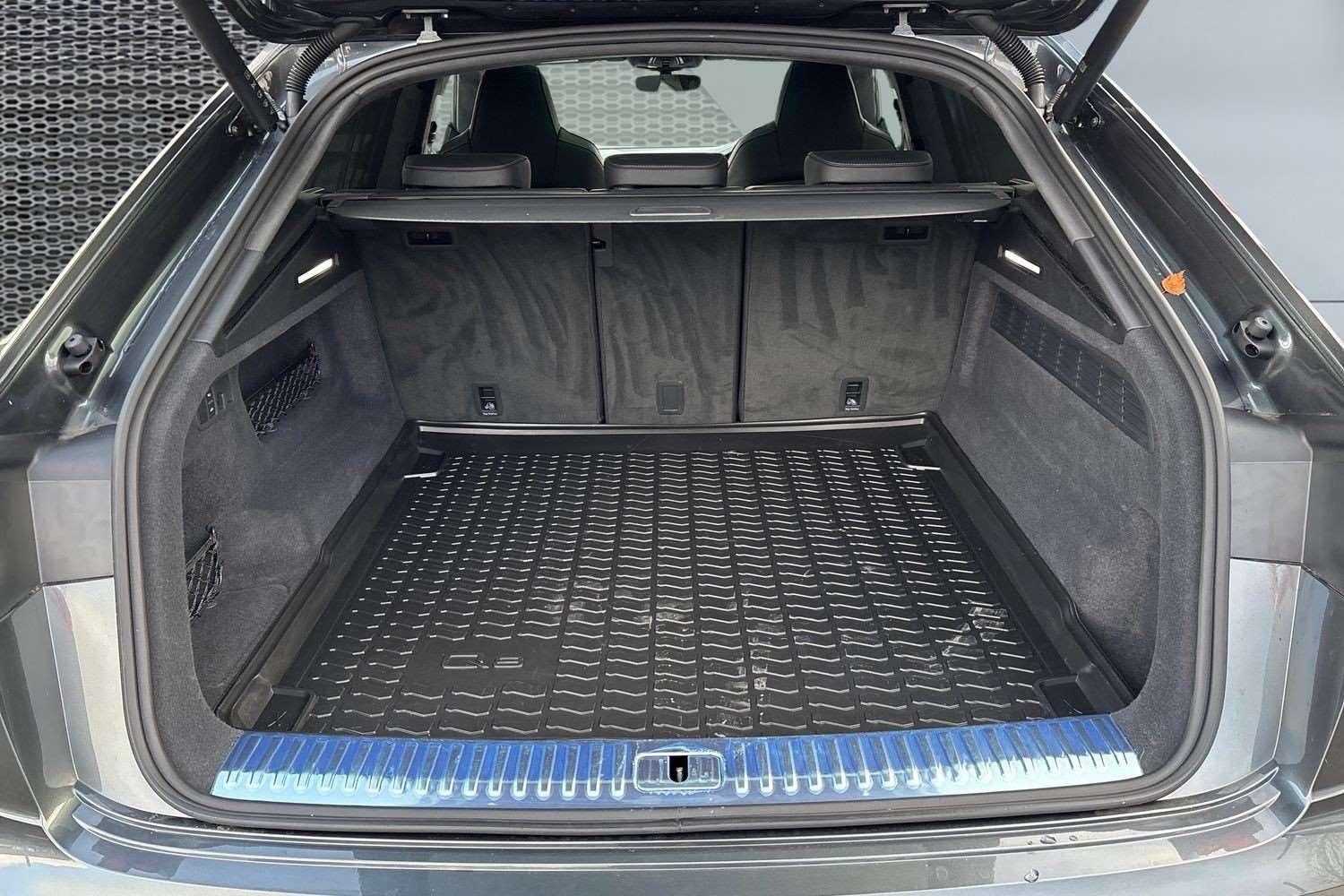 Used Audi Q8 2024 for sale - 76692027: Photo 13