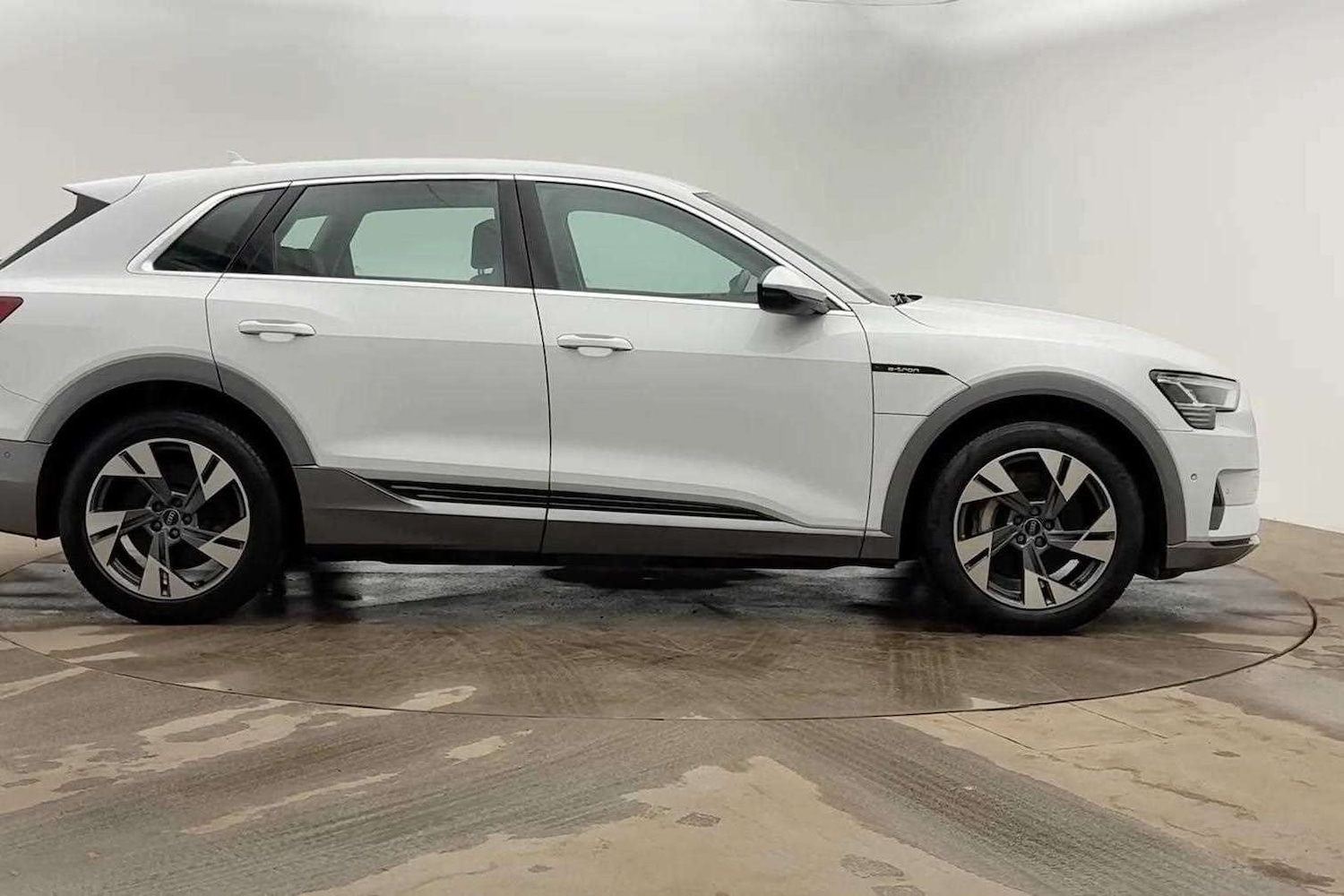 Used Audi e-tron 2020 for sale - 77943291: Photo 4