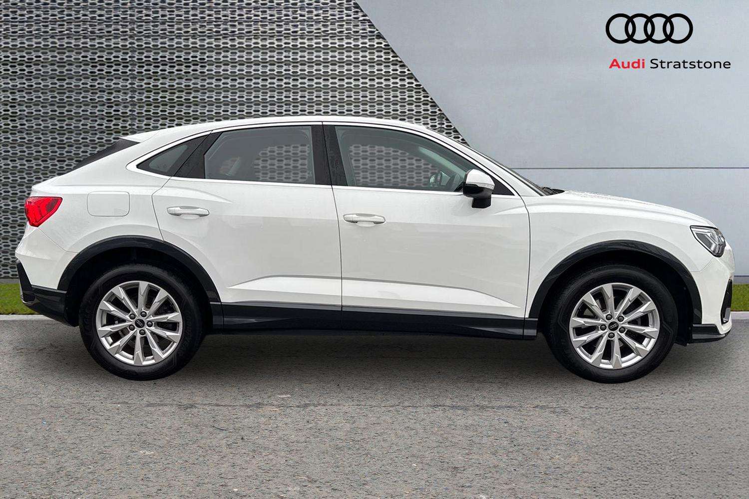 Used Audi Q3 2023 for sale - 77147347: Photo 4