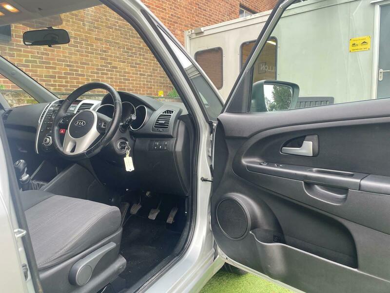 Used Kia Venga 2010 for sale - 76497051: Photo 10