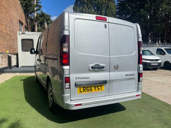 Used Vauxhall Vivaro 2017 for sale - 75110792: Photo 3