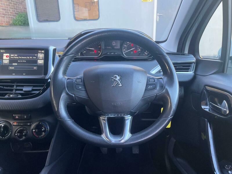 Used Peugeot 208 2015 for sale - 77049160: Photo 14
