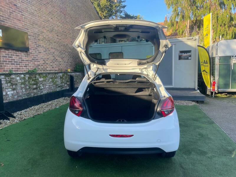 Used Peugeot 208 2015 for sale - 77049160: Photo 17