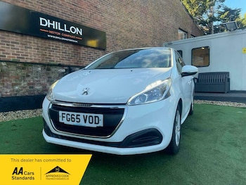 Used Peugeot 208 2015 for sale - 77049160: Photo