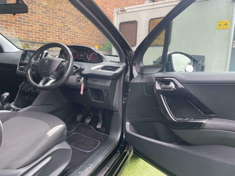 Used Peugeot 208 2015 for sale - 76497053: Photo 10