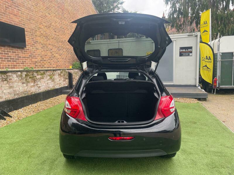 Used Peugeot 208 2015 for sale - 76497053: Photo 18