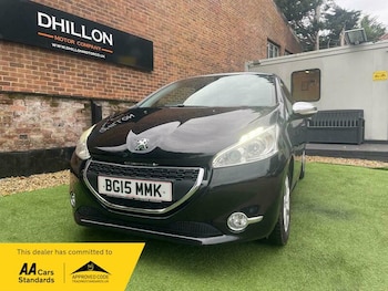 Used Peugeot 208 2015 for sale - 76497053: Photo