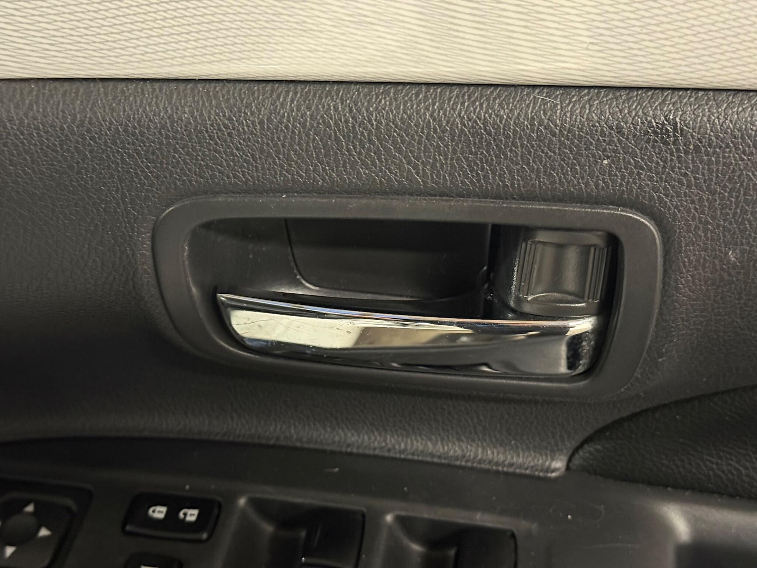 Used Mitsubishi Outlander 2015 for sale - 77115913: Photo 37