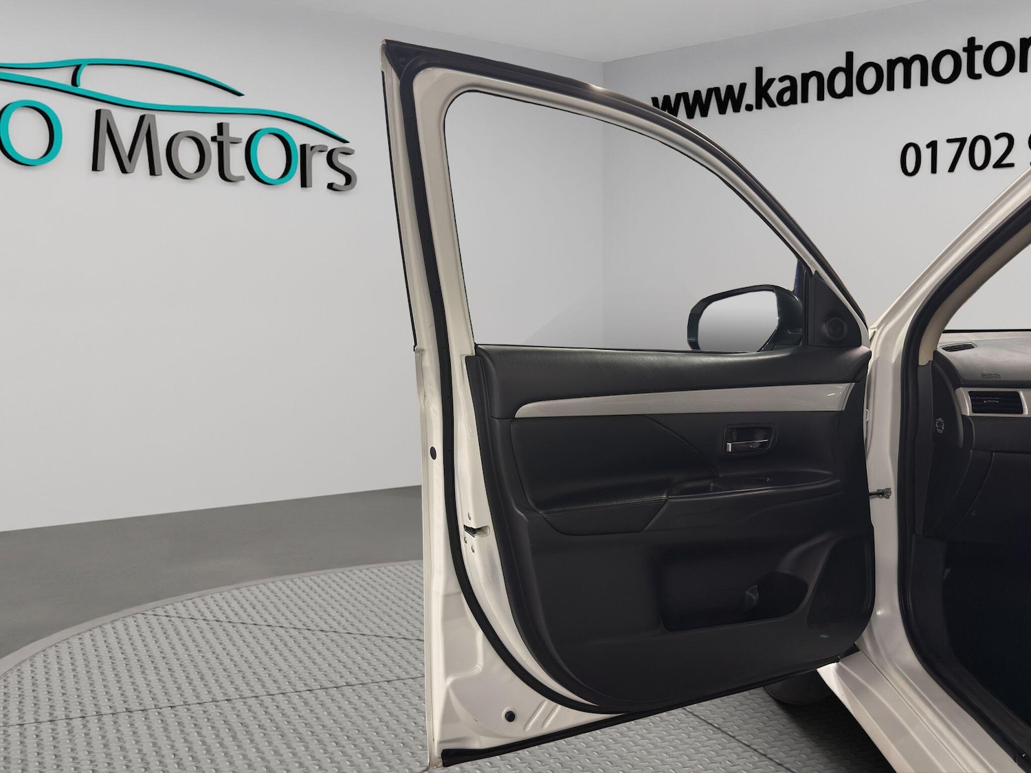 Used Mitsubishi Outlander 2015 for sale - 77115913: Photo 43