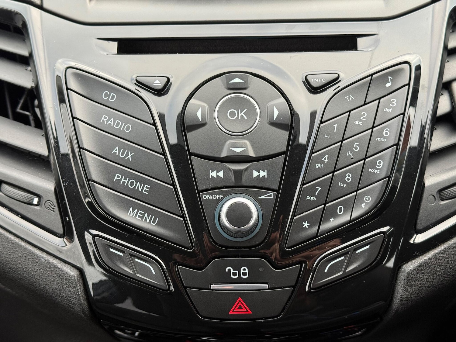 Used Ford Fiesta 2015 for sale - 77115909: Photo 33