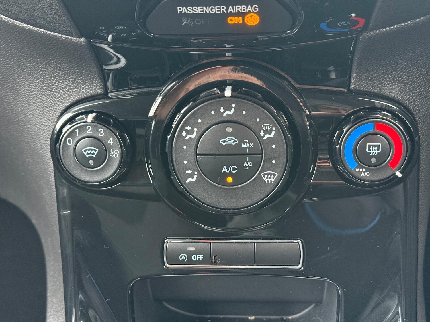 Used Ford Fiesta 2015 for sale - 77115909: Photo 34