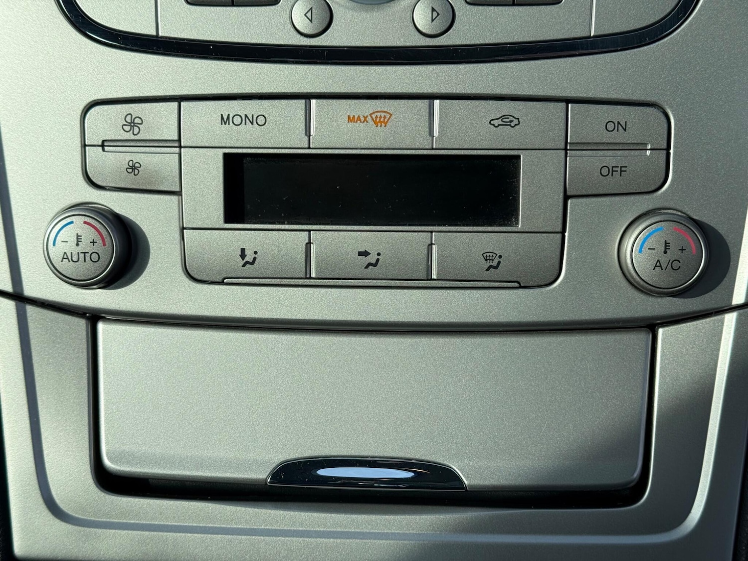 Used Ford Mondeo 2010 for sale - 78034902: Photo 31