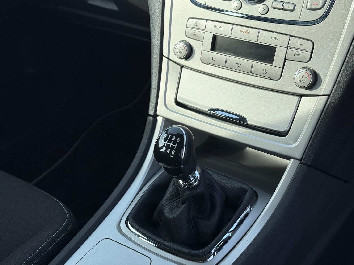 Used Ford Mondeo 2010 for sale - 78034902: Photo 32